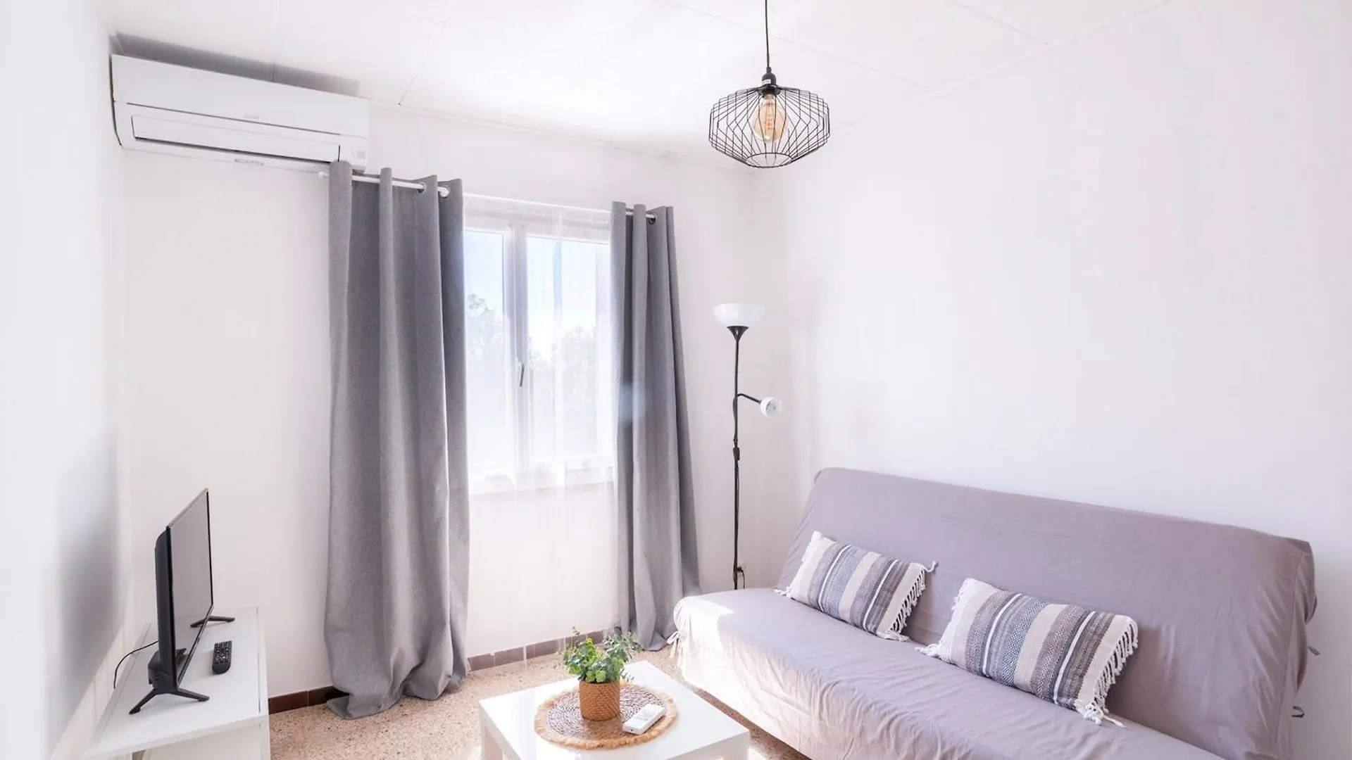 Bright Apartment For A Pleasant Stay In Hyères