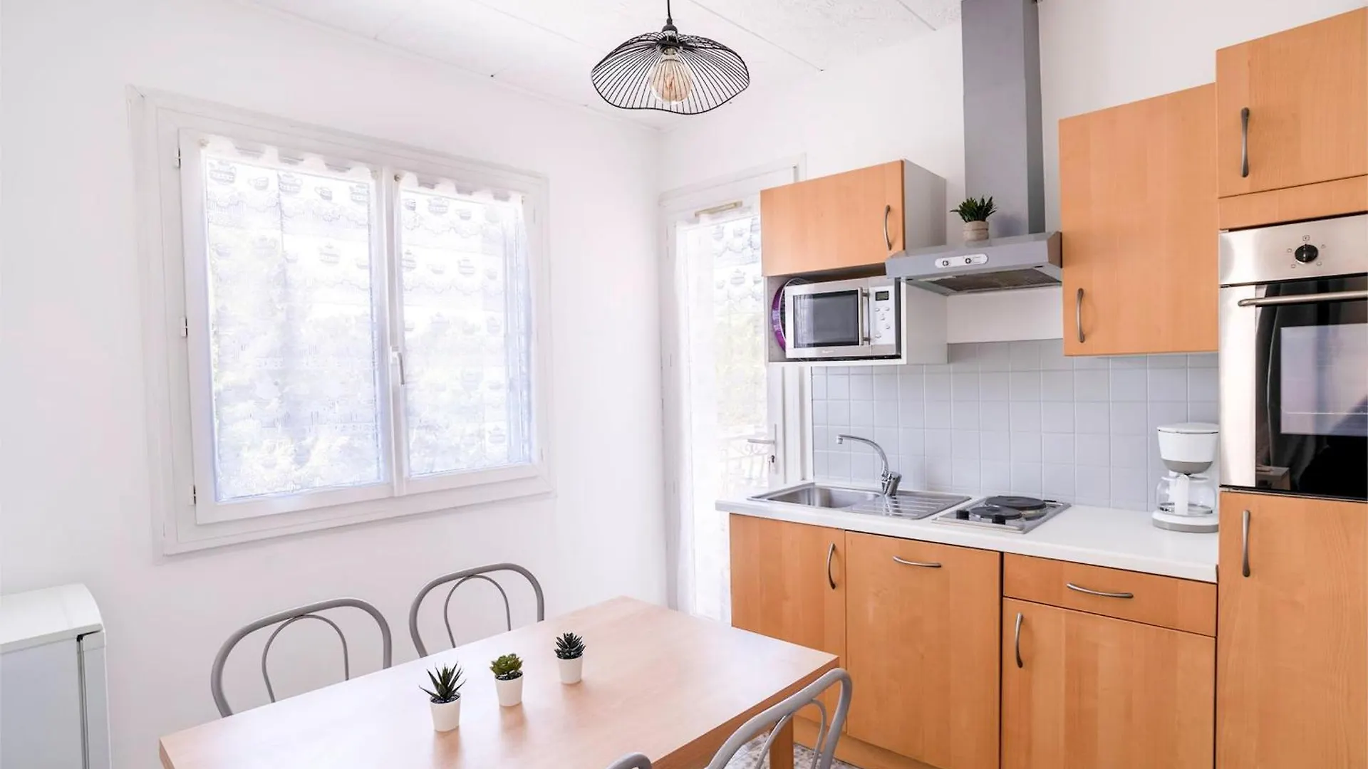 Bright Apartment For A Pleasant Stay In Hyères 0*,  França